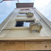 Nhà Phúc Lợi - 30m - Xây 5 Tầng - Mt 4.5m - Giá 2.x Tỷ -  Ô tô Đỗ Sát Cửa -  Mặt Tiền To - Ngõ nông - Hàng Xóm Của VINHOME RIVERSID Giá Siêu Đẹp .
